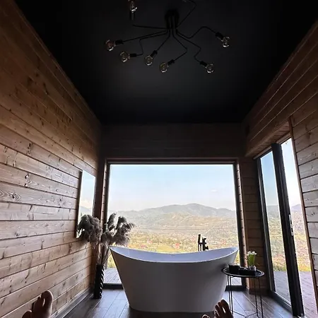 Under Sky - з теплим басейном ,чаном-джакузі, панорамною ванною та Playstation 5 * Slavske